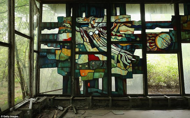 Thành phố trở thành phế tích 30 năm sau thảm họa Chernobyl ảnh 11