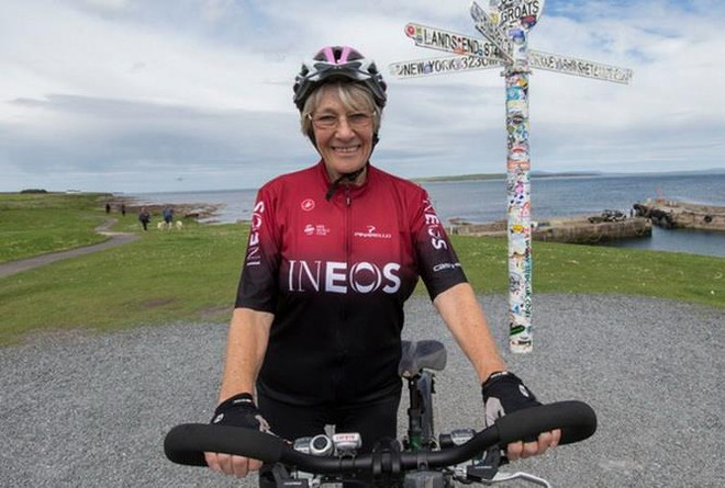 Cụ bà cao tuổi nhất thế giới chinh phục chiều dài nước Anh bằng xe đạp ảnh 1