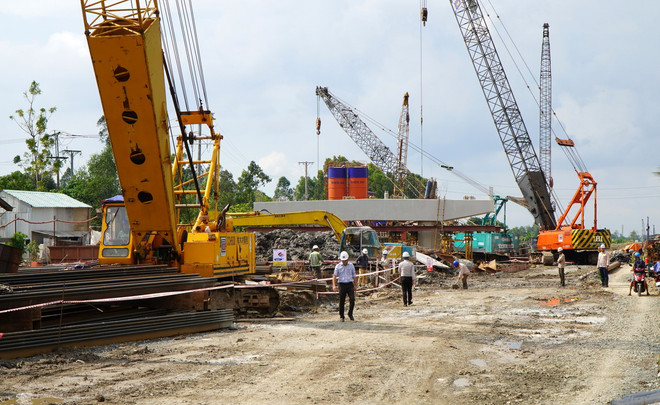 Đôn đốc các đơn vị khẩn trương thực hiện, nghiệm thu khối lượng hoàn thành để thu hồi vốn tạm ứng. (Ảnh minh họa: Nhựt An/TTXVN) von dau tu cong Dong thap.jpg