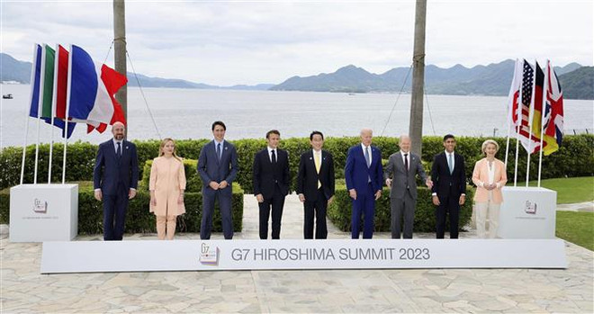 Lãnh đạo các nước G7 chụp ảnh chung tại hội nghị thượng đỉnh ở Hiroshima, Nhật Bản, ngày 20/5/2023. (Ảnh: Kyodo/TTXVN) Hội nghị thượng đỉnh G7 tai Hiroshima ra tuyên bố chung ảnh 1