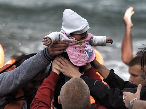 Hàng chục phụ nữ và trẻ em di cư chết đuối trên biển Aegea ảnh 1