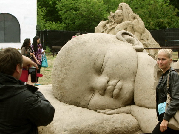 [Photo] Liên hoan điêu khắc trên cát Quốc tế diễn ra ở Palanga ảnh 1