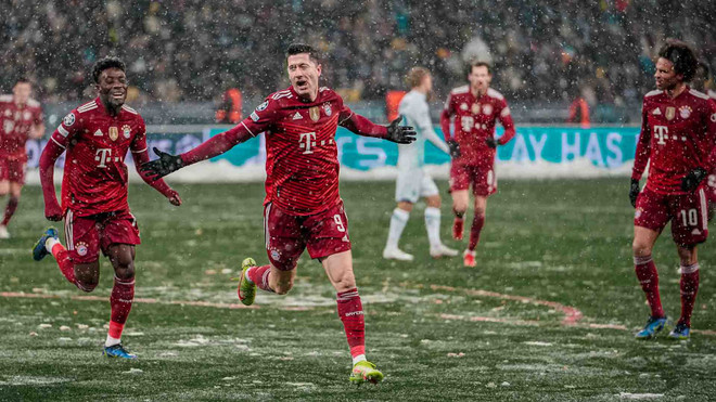 Lewandowski làm được điều chưa từng có tại Champions League ảnh 1