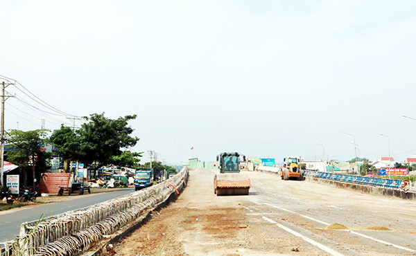 Đồng Nai: Công trình thi công cầu vượt Dầu Giây kéo dài gây bức xúc ảnh 1