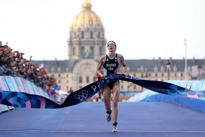Cassandre Beaugrand giành huy chương Vàng môn Triathlon. (Nguồn: Getty Images) Cassandre Beaugrand 31.jpg