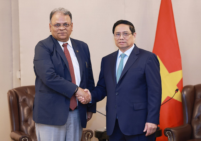 Thủ tướng Phạm Minh Chính tiếp ông Arun Kumar Singh, Chủ tịch, Giám đốc điều hành Tập đoàn Dầu khí Quốc gia Ấn Độ (ONGC). (Ảnh: Dương Giang/TTXVN) ttxvn_thu_tuong_pham_minh_chinh_tiep_mot_so_tap_doan_hang_dau_an_do_8.jpg