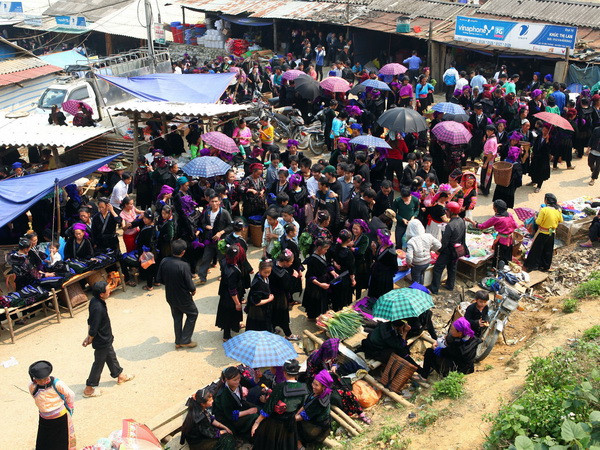 Rộn ràng ngày hội du Xuân của người Mông ở Điện Biên ảnh 1