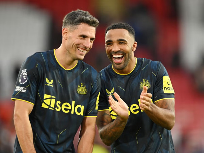 Arsenal-Tottenham chia điểm kịch tính, Newcastle thiết lập kỷ lục ảnh 2