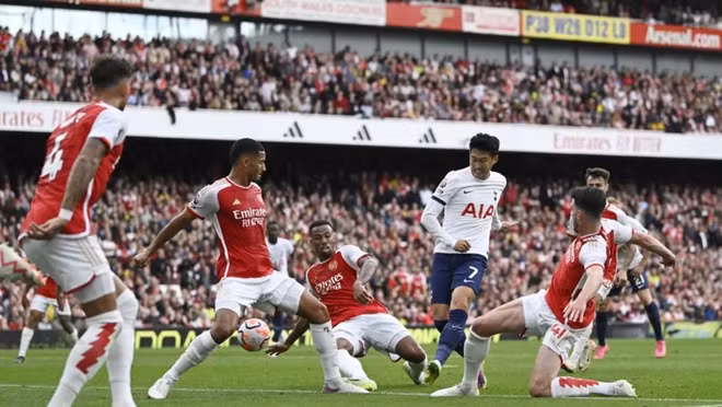 Arsenal-Tottenham chia điểm kịch tính, Newcastle thiết lập kỷ lục ảnh 1
