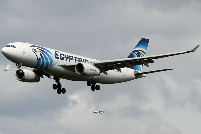 Hai ứng cử viên Tổng thống Mỹ cho rằng EgyptAir bị khủng bố ảnh 1