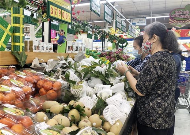 Người dân mua sắm tại hệ thống bán lẻ Saigon Co.op. (Ảnh:TTXVN) Nguồn cung lương thực, thực phẩm dồi dào tác động CPI giảm 0,04% ảnh 2