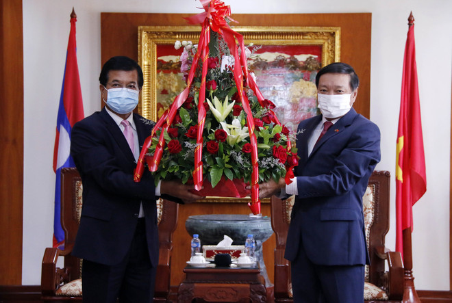 Lãnh đạo các bộ, ngành Lào đánh giá cao thành tựu của Việt Nam ảnh 1
