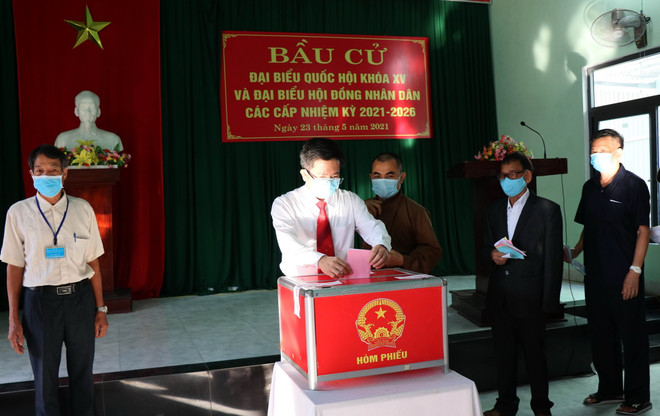Cử tri Quảng Nam, Đà Nẵng tuân thủ nghiêm việc phòng dịch khi bầu cử ảnh 2