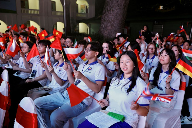 Các đại biểu thanh niên tham dự Lễ khai mạc. (Ảnh: Lâm Khánh/TTXVN) ttxvn_khai_mac_trai_he_viet_nam_2024_-_dat_nuoc_tron_niem_vui_3.jpg