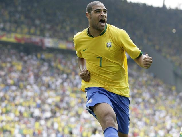 Adriano chi đậm cho 18 gái mại dâm trong bữa tiệc ở Copacabana ảnh 1