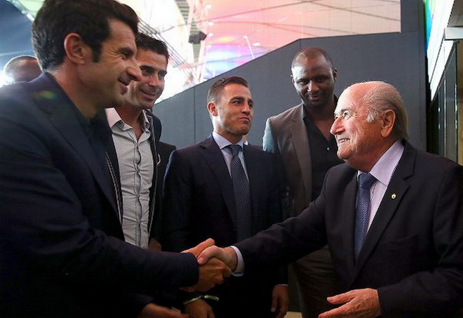 Luis Figo "tuyên chiến" Blatter trong cuộc đua Chủ tịch FIFA ảnh 1