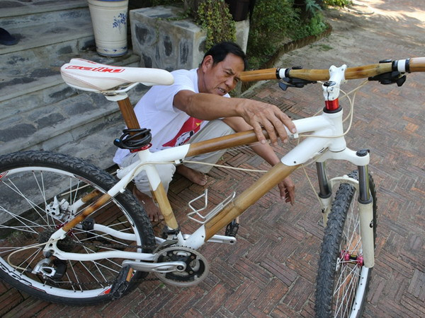 Người chế tạo xe đạp tre du lịch độc đáo ở Quảng Nam ảnh 1