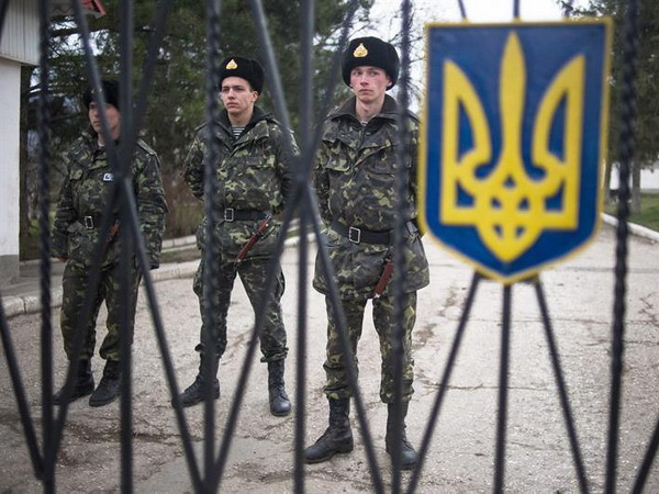 Các tay súng đã đột kích một khách sạn tại Crimea ảnh 1