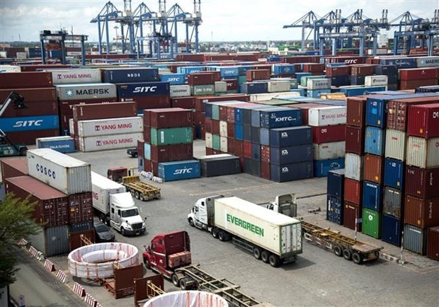 Bãi chứa container hàng hóa tại Tân Cảng Cát Lái. (Ảnh: Hồng Đạt/TTXVN) Tốc độ tăng trưởng hoạt động dịch vụ logistics đạt khoảng 15% ảnh 2