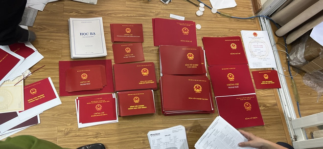 Triệt phá đường dây văn bằng, chứng chỉ giả qua mạng hơn 30 tỷ đồng ảnh 1