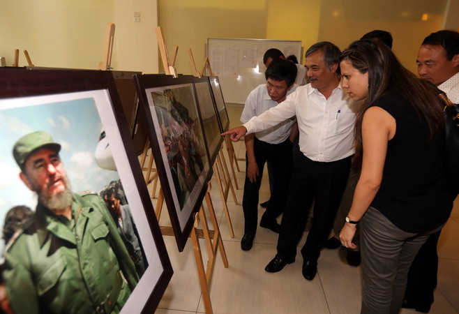Trưng bày ảnh Việt Nam-Cuba nhân ngày sinh Chủ tịch Fidel Castro ảnh 1