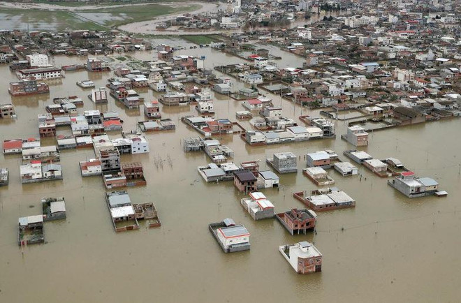 Mưa lũ gây ngập lụt diện rộng, đe dọa nhiều địa phương ở Iran ảnh 1