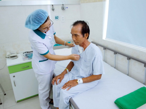 Cứu sống nạn nhân mắc bệnh tim do vết thương từ thời chiến tranh ảnh 1