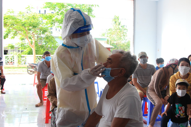 [Photo] Huyện Côn Đảo xét nghiệm sàng lọc COVID-19 cho toàn bộ cư dân ảnh 2