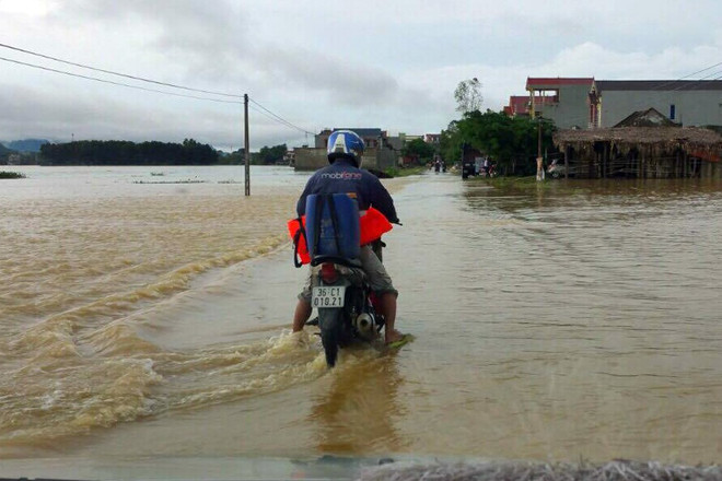 MobiFone ra gói cước hỗ trợ gần 50.000 thuê bao vùng bão lũ ảnh 2