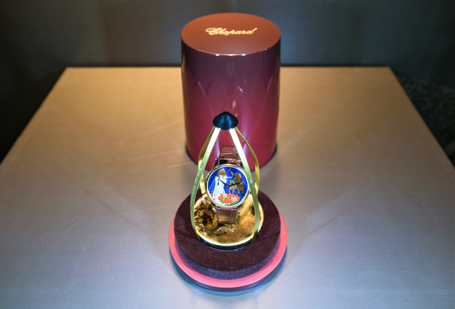 Cảnh vật truyền thống Hà Nội xuất hiện trên đồng hồ xa xỉ của Thụy Sỹ ảnh 1