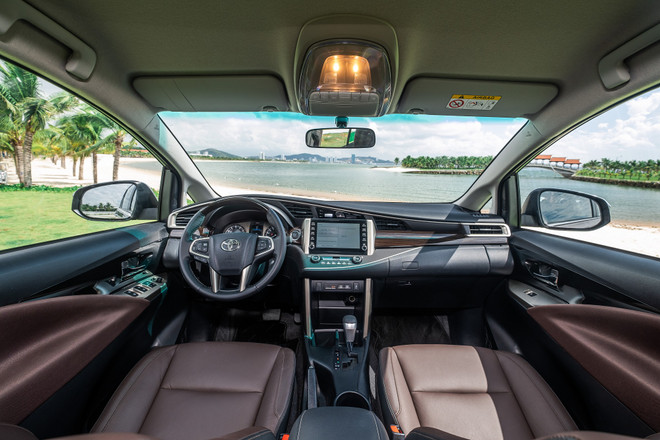 Nội thất bên trong xe. (Ảnh nguồn: TMV) Toyota Innova 2020 giá 750 triệu đồng, quyết lấy lại ngôi từ Xpander ảnh 1
