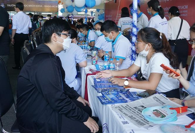 TP.HCM: Lượng thí sinh xét tuyển sớm ở nhiều trường ĐH giảm mạnh ảnh 1