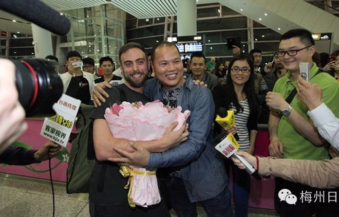 Chàng trai Mỹ nổi tiếng khắp Trung Quốc vì... chiếc iPhone bị mất ảnh 1