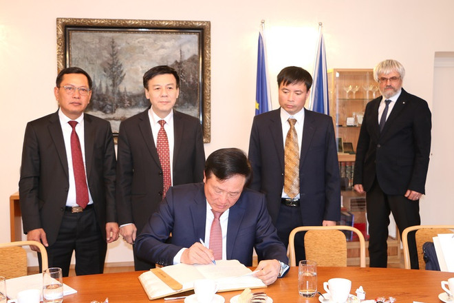 Chánh án Tòa án Nhân dân Tối cao thăm và làm việc tại Séc ảnh 1