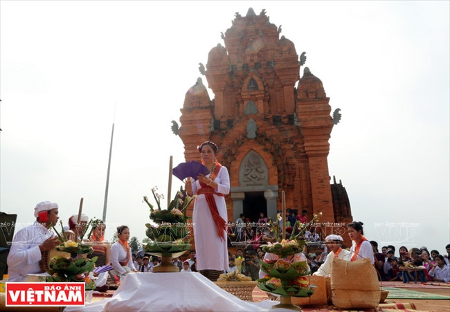 Tái hiện Lễ hội múa đặc sắc Rija Praung của người Chăm ảnh 11