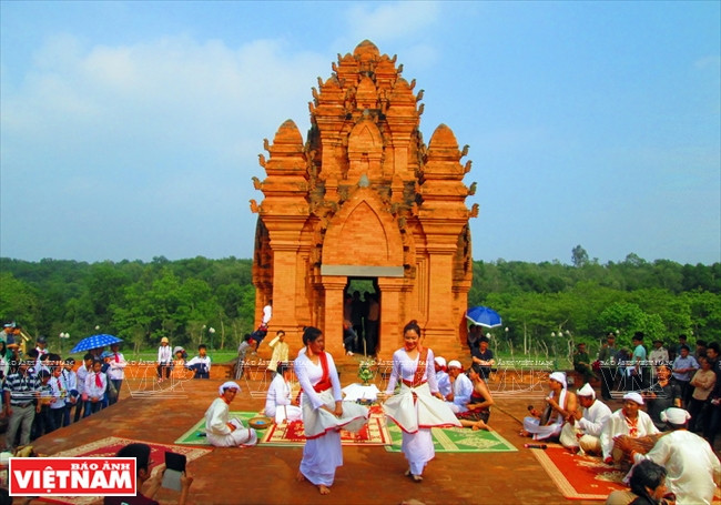 Tái hiện Lễ hội múa đặc sắc Rija Praung của người Chăm ảnh 1