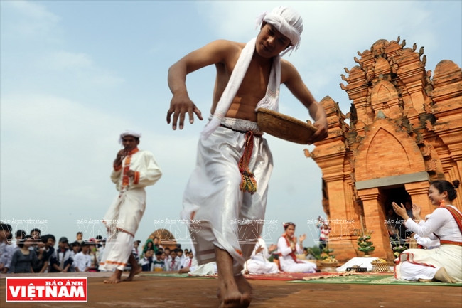 Tái hiện Lễ hội múa đặc sắc Rija Praung của người Chăm ảnh 14