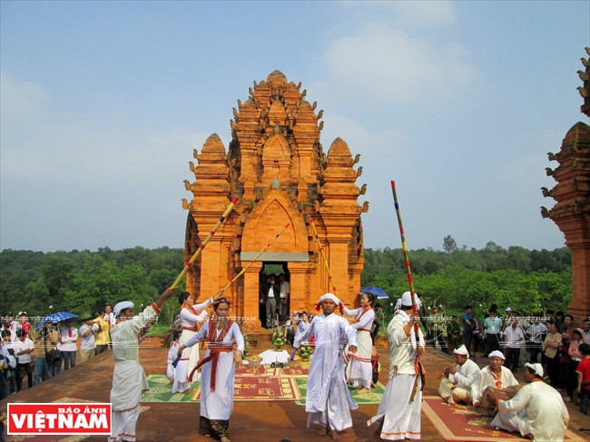 Tái hiện Lễ hội múa đặc sắc Rija Praung của người Chăm ảnh 13