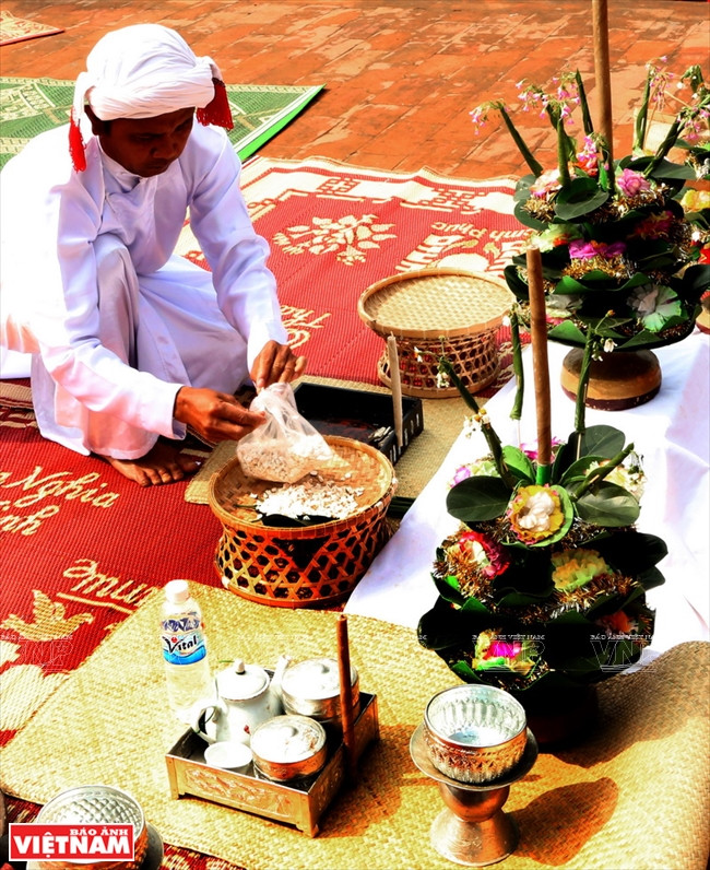 Tái hiện Lễ hội múa đặc sắc Rija Praung của người Chăm ảnh 2