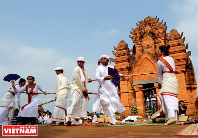 Tái hiện Lễ hội múa đặc sắc Rija Praung của người Chăm ảnh 8