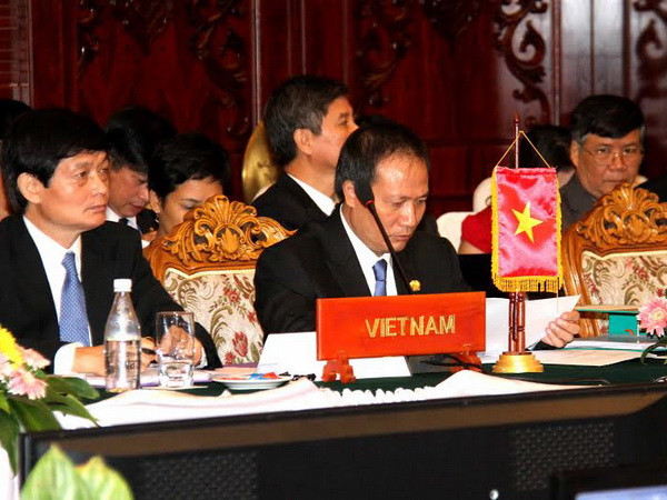 Đoàn Việt Nam tại hội nghị. (Ảnh: Hoàng Chương/Vietnam+) Khai mạc Hội nghị Bộ trưởng Năng lượng ASEAN lần thứ 32 tại Lào ảnh 1