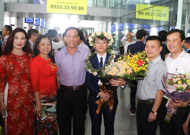 Em Trịnh Duy Hiếu, học sinh lớp 12, Trường Trung học phổ thông chuyên Bắc Giang, tỉnh Bắc Giang đạt Huy chương Bạc. (Ảnh: Thanh Tùng/TTXVN) Olympic Vật lý châu Á 2019: Mang vinh quang trở về cho đất nước ảnh 2