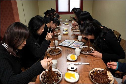 Khám phá Ngày lễ Tình yêu thú vị ở các nước trên thế giới ảnh 12