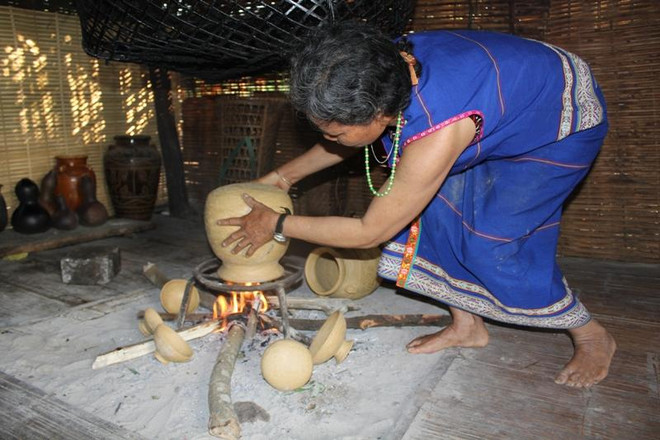 Người Ba Na Kon Tum với nỗi buồn thất truyền nghề gốm thủ công ảnh 1