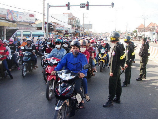 Tìm cách tránh ùn tắc giao thông quanh Khu du lịch Đại Nam ảnh 1