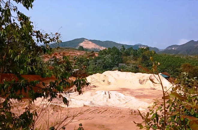 Bài 3: Hàng loạt quả đồi bị đào bới, tan hoang 'vàng trắng’ cao lanh ảnh 5