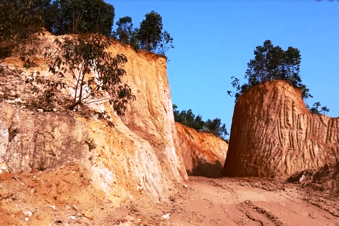 Bài 3: Hàng loạt quả đồi bị đào bới, tan hoang 'vàng trắng’ cao lanh ảnh 16