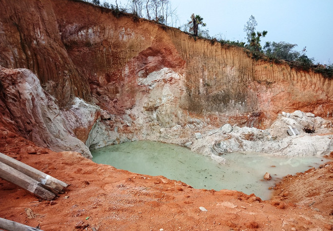 Bài 3: Hàng loạt quả đồi bị đào bới, tan hoang 'vàng trắng’ cao lanh ảnh 8