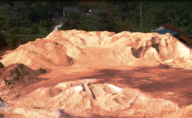 Bài 3: Hàng loạt quả đồi bị đào bới, tan hoang 'vàng trắng’ cao lanh ảnh 15