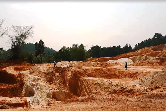 Bài 3: Hàng loạt quả đồi bị đào bới, tan hoang 'vàng trắng’ cao lanh ảnh 14